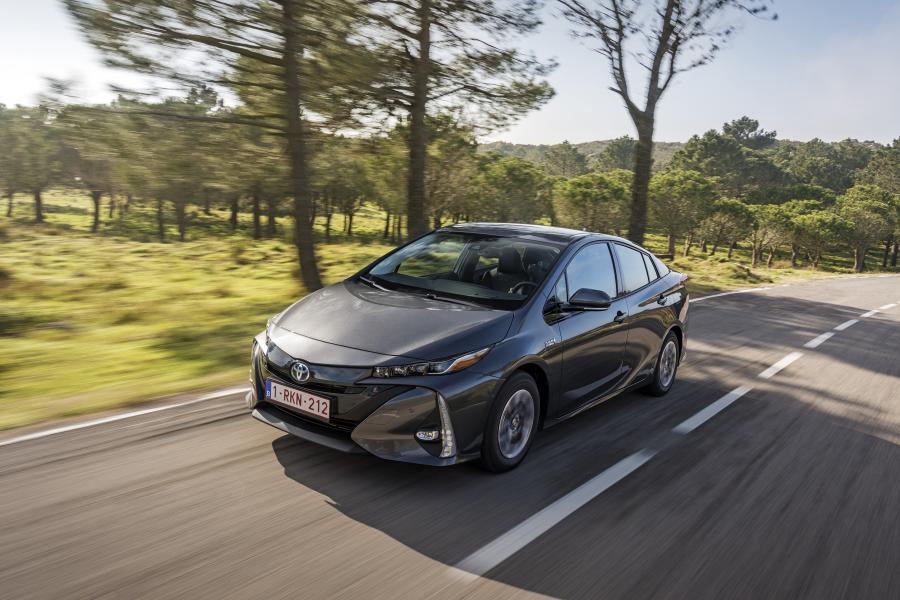  Toyota Prius Plug-in Hybrid 2016 года  (фото 35 из 187)